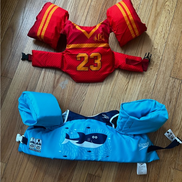 Two life jacket for kids 30-50 lbs - Picture 1 of 5